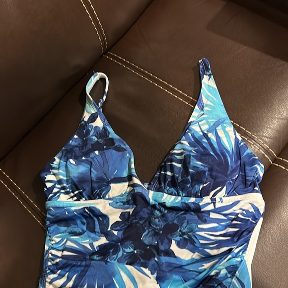 Tommy Bahama Pearl Over-The-Shoulder Crossback One-Piece Swimsuit - Picture 3 of 6